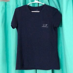 Vineyard vines navy t-shirt